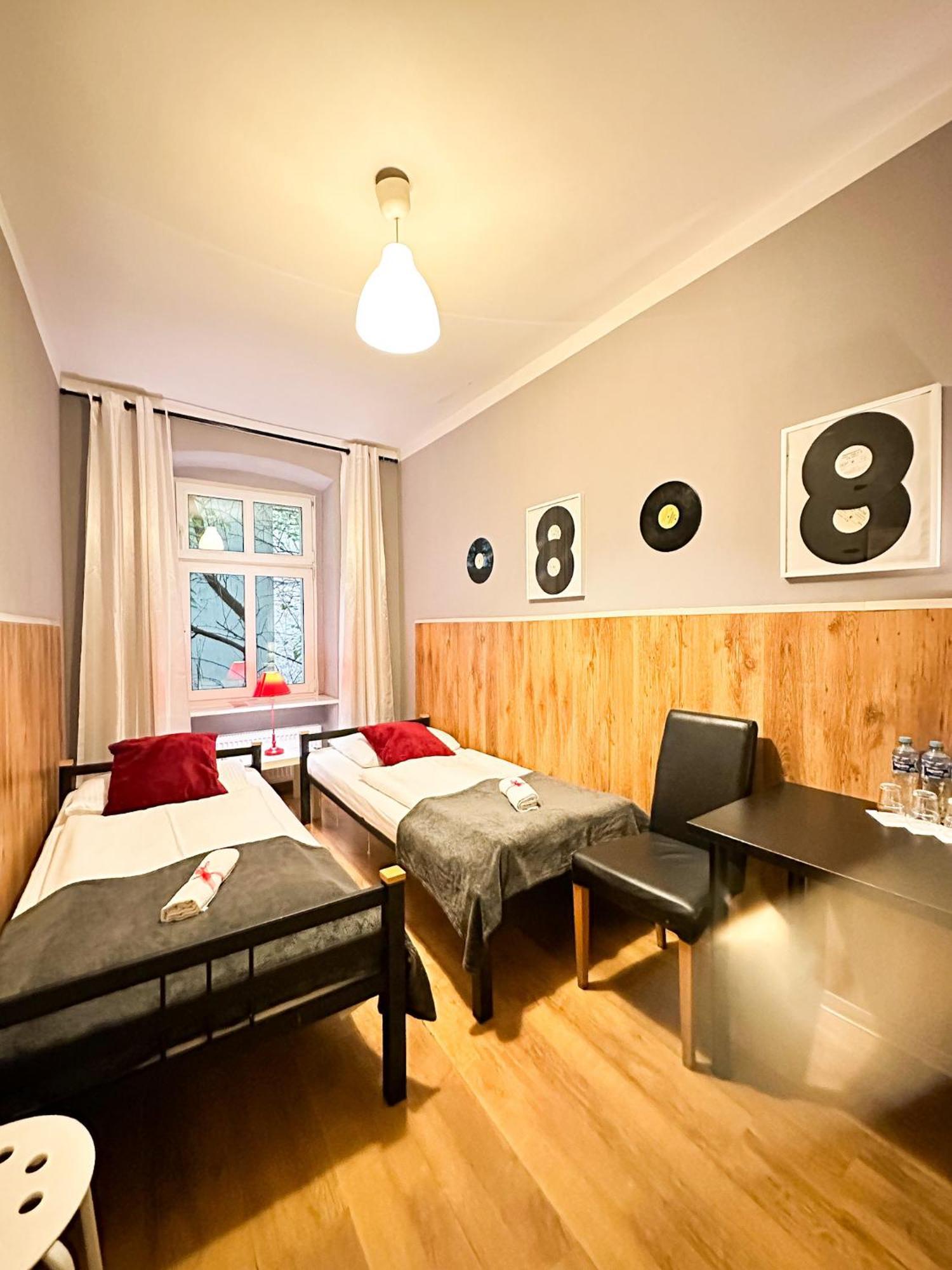 Explorer Hostel & Apartment Stare Miasto Old Town 24H #Don'T Be A Tourist, Be An Explorer! Posen Exterior foto